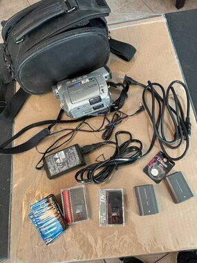 Canon ZR70 MC MiniDV Camcorder Bundle 22x Optical Zoom SD NTSC Works